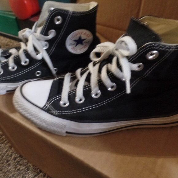 Converse Chuck Taylor All Star Woman's Black High-Top Sneakers, Size 7, Preowned - Picture 2 of 4